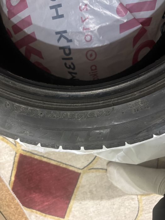 2 Шины Bridgestone Blizzak 245/45/17
