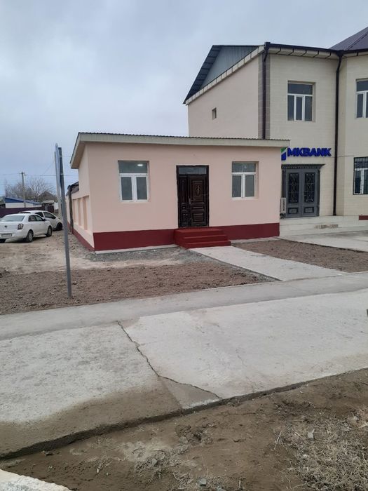 Мойнакта 2 этажлы здание сатылады магазин менен