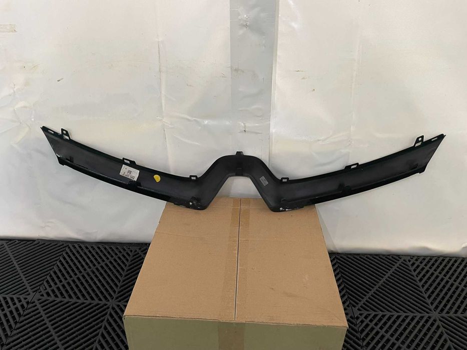 Ornament grila radiator Renault Clio 4 negru lucios impecabil original