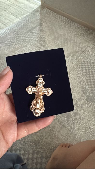 Продам крестик серебрянный