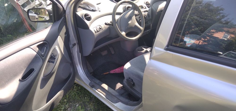 Тойота Ярис на части