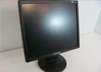 Монитор 17' Samsung