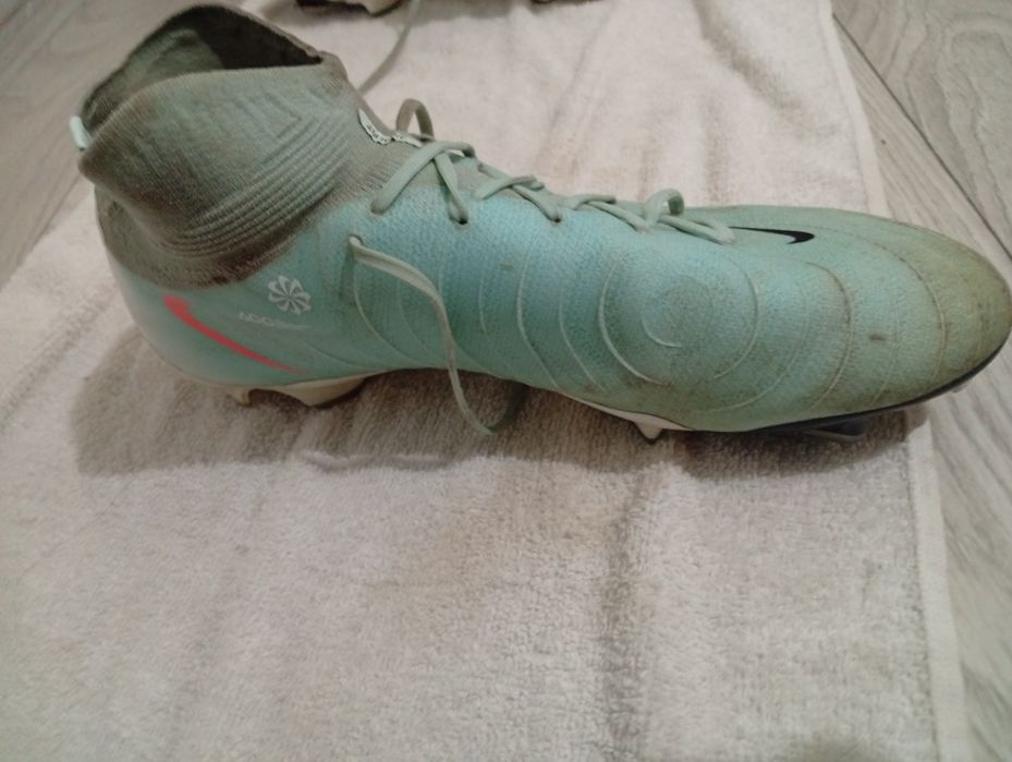 Vând ghete de fotbal într-o stare bună