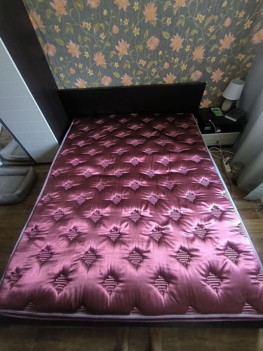 Продам б/у кровать 200х160 с матрасом