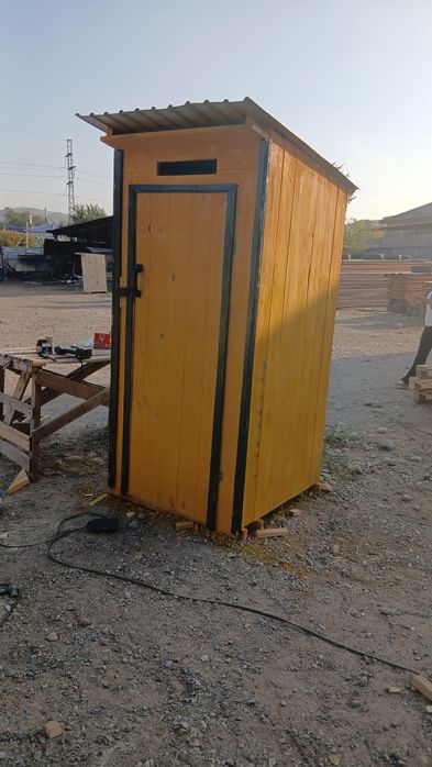 Уличный  туалет  дом и дача