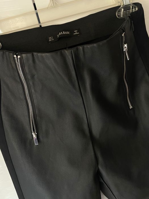 Черен кожен клин с цип ZARA