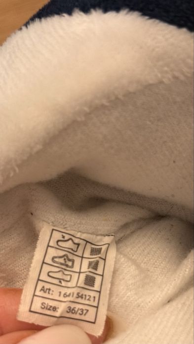 Papuci pufosi / Papuci de casă model adidași Fila – Mărimea 36/37