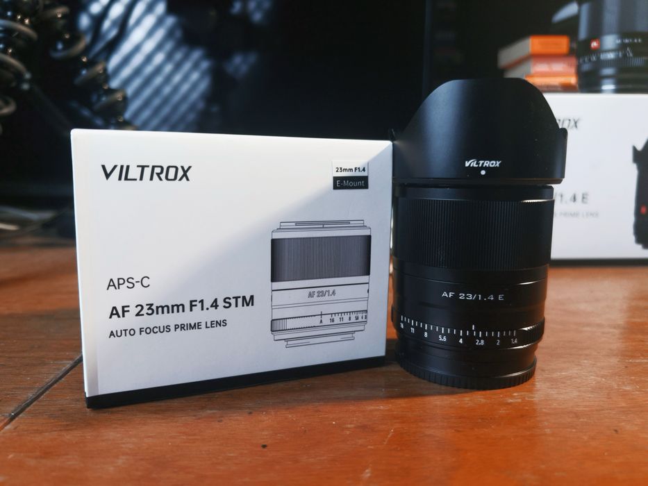 Два объектива Viltrox