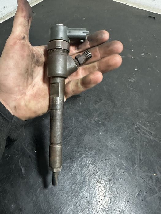 Injector injectoare Fiat punto 1.3 diesel doblo 1.3 diesel 0445110183