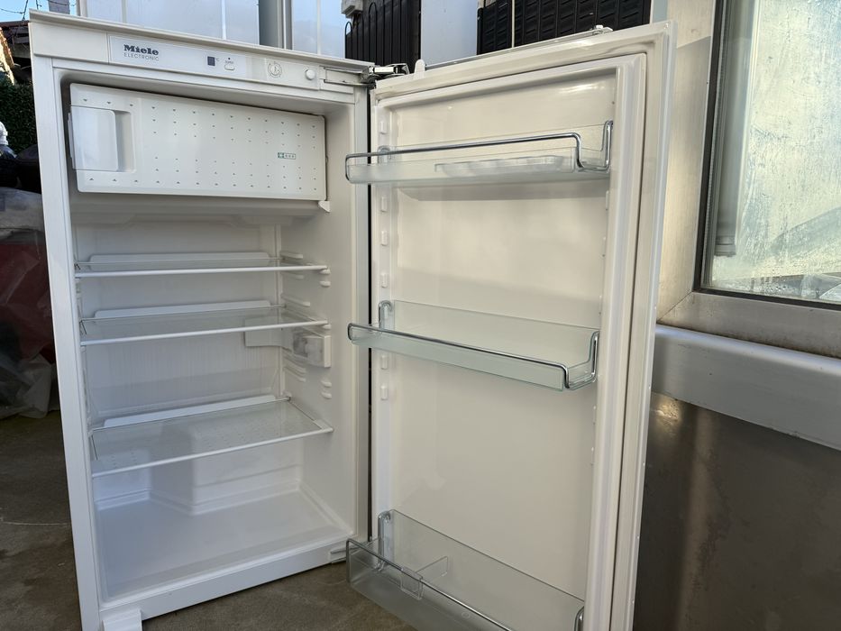 Хладилник за вграждане Миеле 102 см