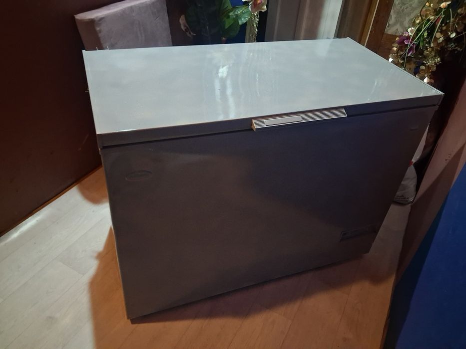 Продам отличные столы смотрите все.