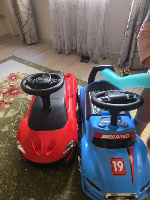 Продам две машинки толокар