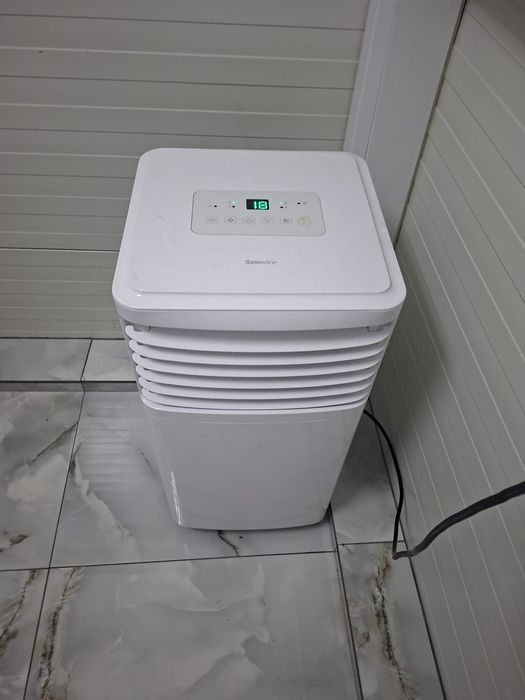 Vand aer conditionat portabil !