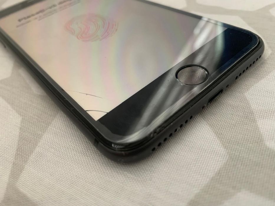 Iph.8 plus 256gb vezi pozele. Baterie 75%