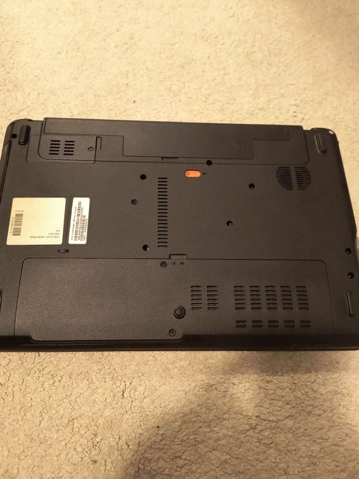 Vând laptop Acer Aspire E1-571,la preț bun!