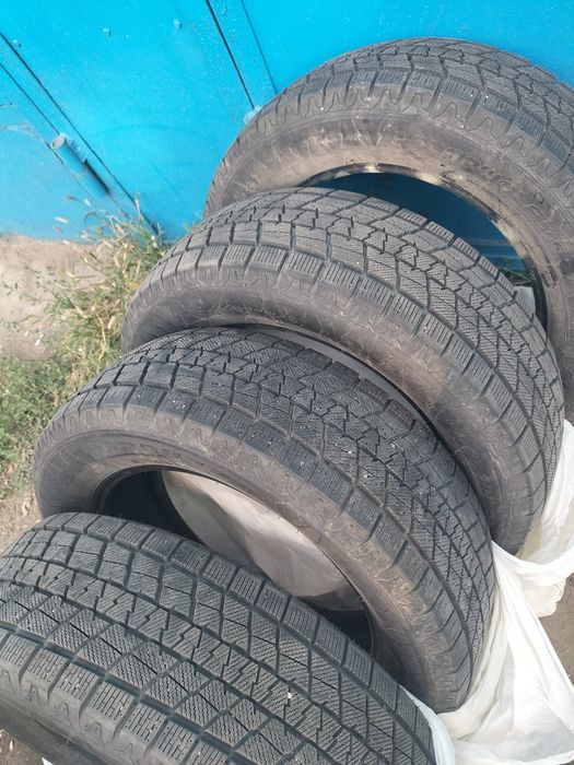 Продам зимние шины 245/65 R17