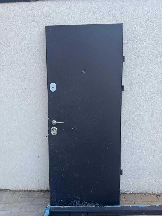 Ușă de exterior nouă