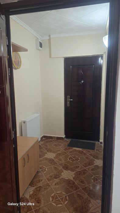 Închiriez garsoniera