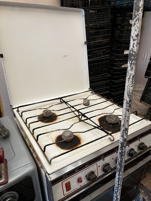 Продам газовую плиту 60*60