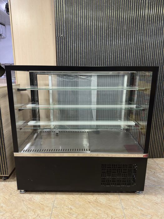 Продается кондитерская витрина