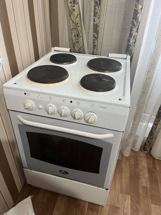 Продам Элекро плиту Б/У