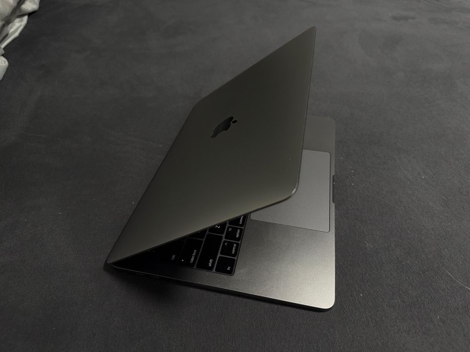 MacBook Pro 2017 Touch Bar 13 Inch, i5, 8GB RAM, 256GB SSD