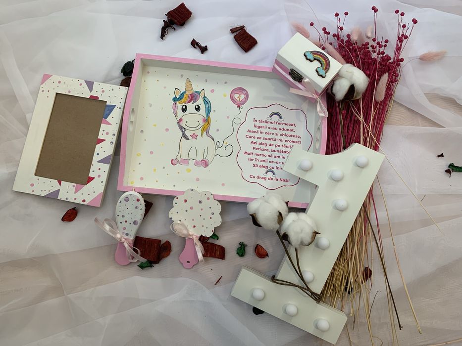 Seturi mot aniversar pentru fetite personalizate