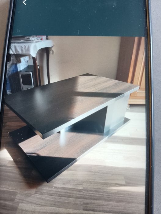 Masă living dining sau comodă pentru TV. Masa este noua, este pe role