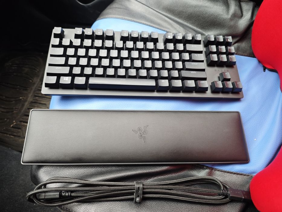 Геймърска клавиатура Razer Huntsman V2 TKL, Red Switch (Червени суичове)