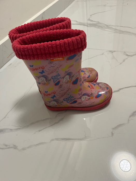 Детски боти и ботуши в добро състояние.