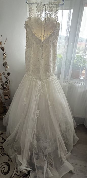 Rochie de mireasa tip sirenă