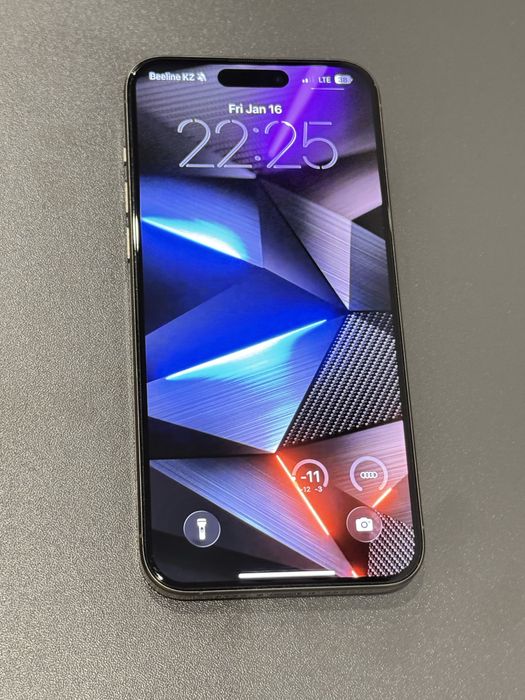 IPhone 15 Pro Max, 256GB, e-Sim в идеальном состоянии