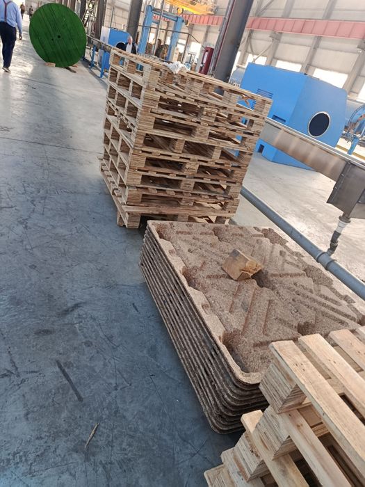 Упаковочный Линолеум, мешок пустой,поддон Б/у один рулон 25000 су