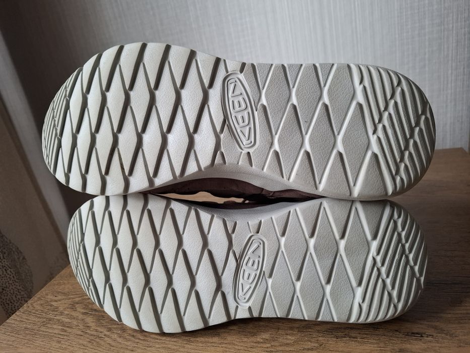 KEEN мъжки обувки 43 номер.