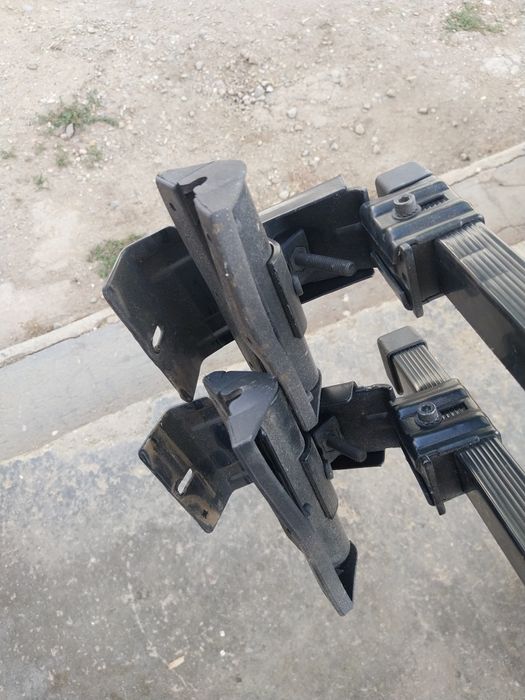 Bare portbagaj cu prindere pe caroserie