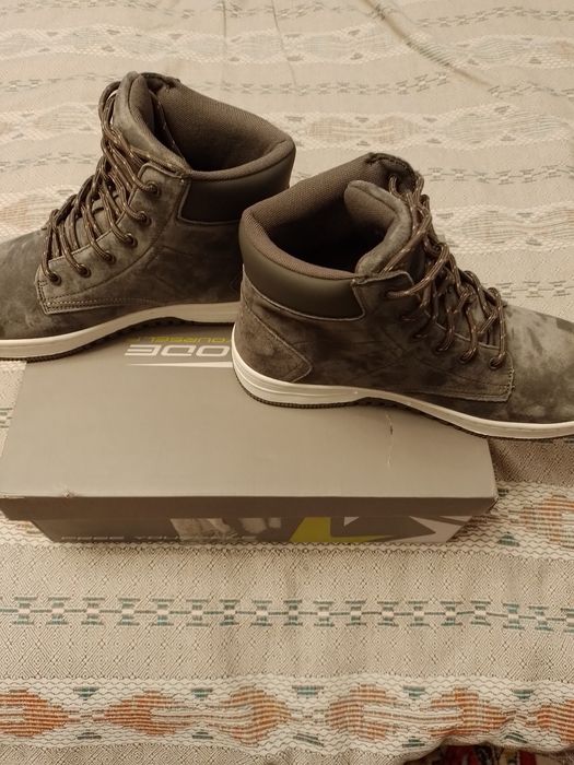 Кросовки высокие осень весна.