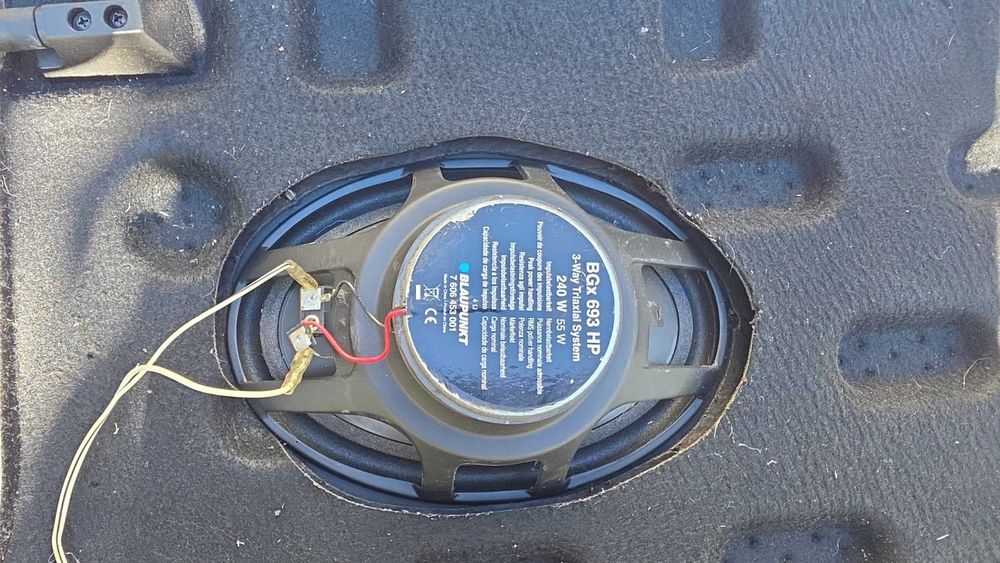 "Продавам комплект автомобилни тонколони Blaupunkt BGx 693 HP 6x9. 55 W RMS, 240 W макс, 4 ома. Работещи,без скъсвания.
