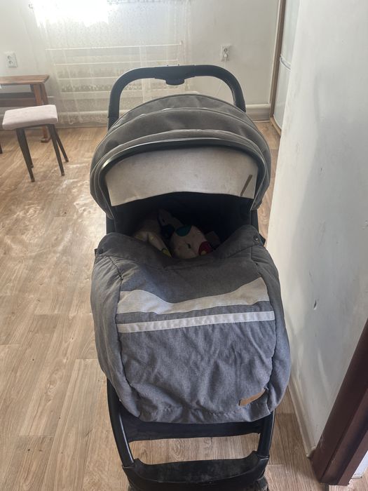 Продам все сезонный коляска.