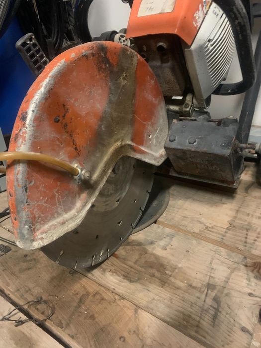 Tрамбовки под наем, почистващи машини под наем