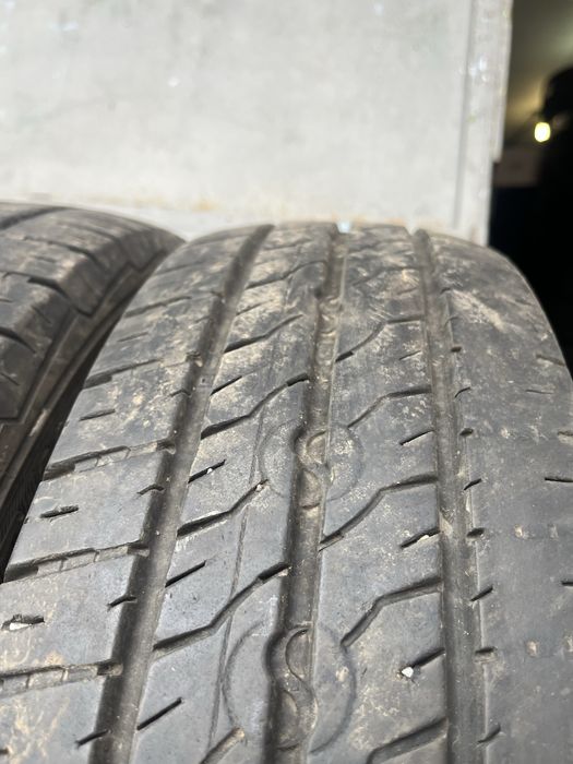 2 бр. гуми за бус 235/65/16C Semperit 7 mm DOT 4119