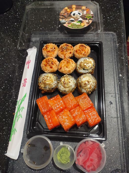 Суши и роллы, принимаем пред заказы со скидкой 20 %на все меню.