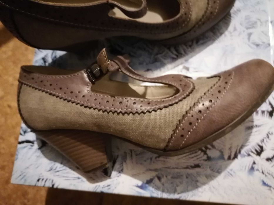 Дамски сандали с ток