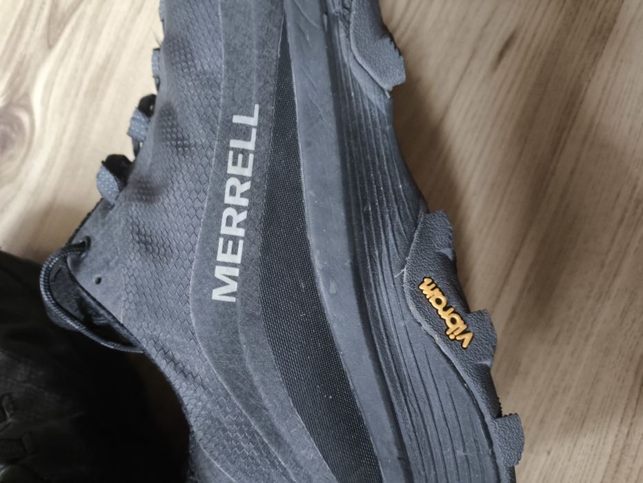 Перфектните спортно обувки Merrell Moab Speed