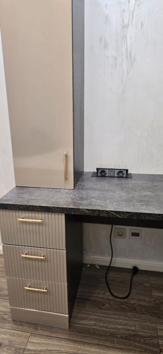 Продам стол письменный