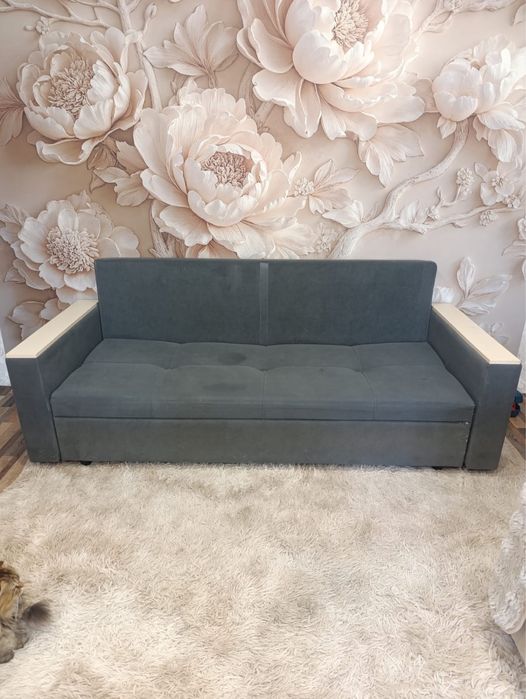 Продам диван в хорошем состояние