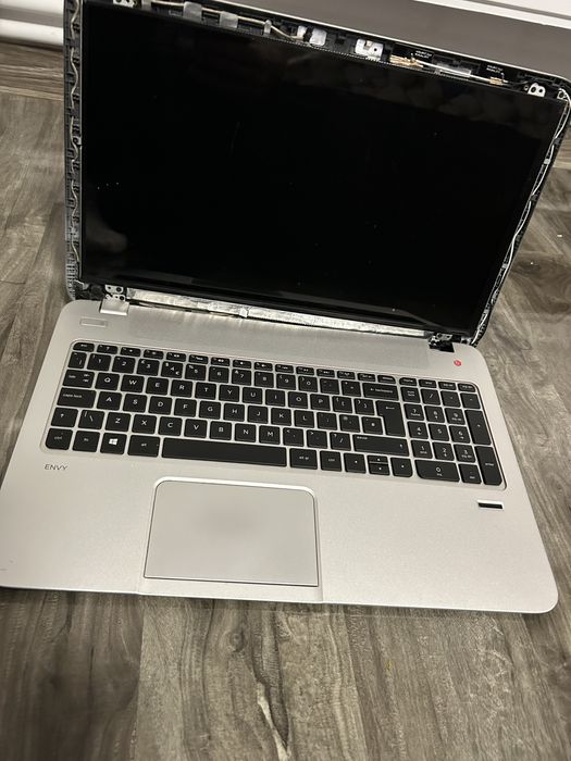 Vând sau schimb 2 laptop-uri
