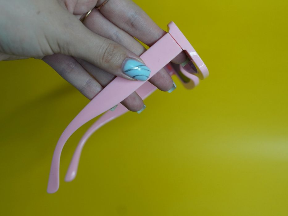 Солнечные розовые очки