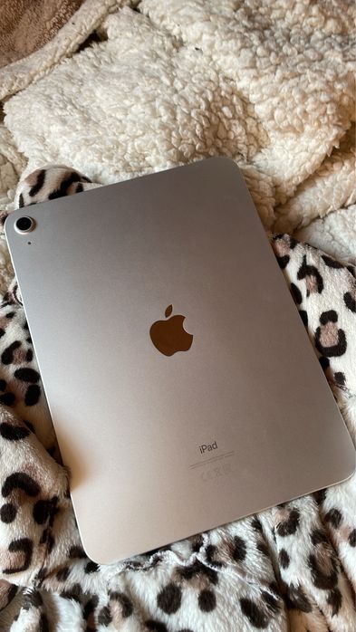 Apple ipad nou 10th generation + pix