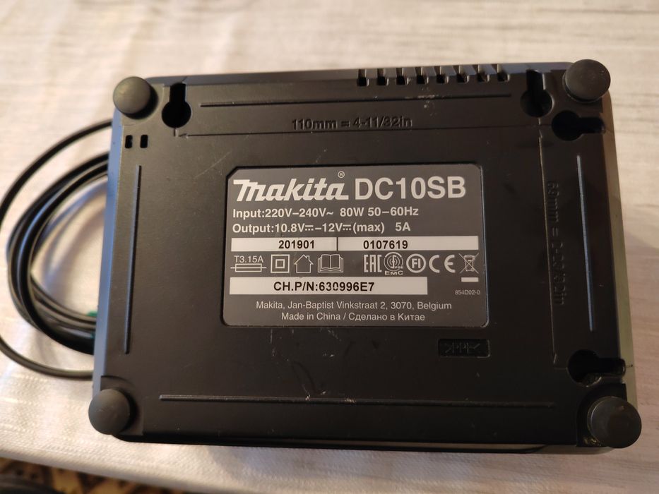 Makita  бързо зарядно DC10SB
