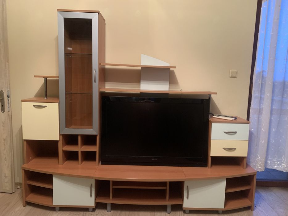 Холна секция с витрина